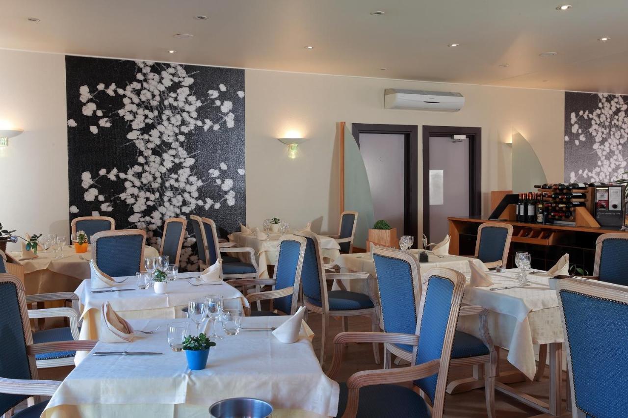 Logis Le Luth Hotel Mirecourt Exterior photo