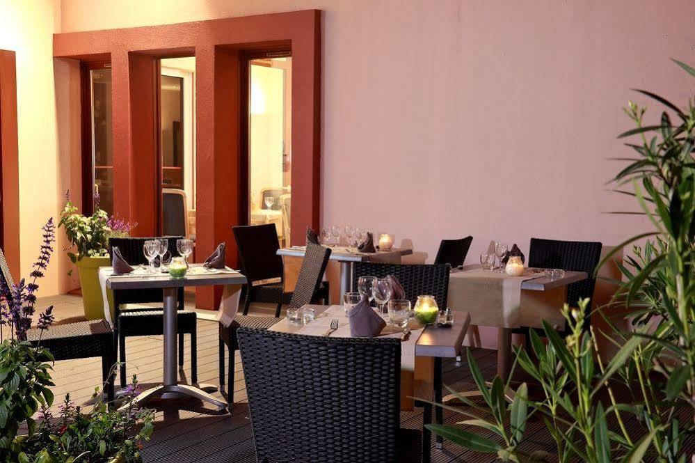 Logis Le Luth Hotel Mirecourt Exterior photo